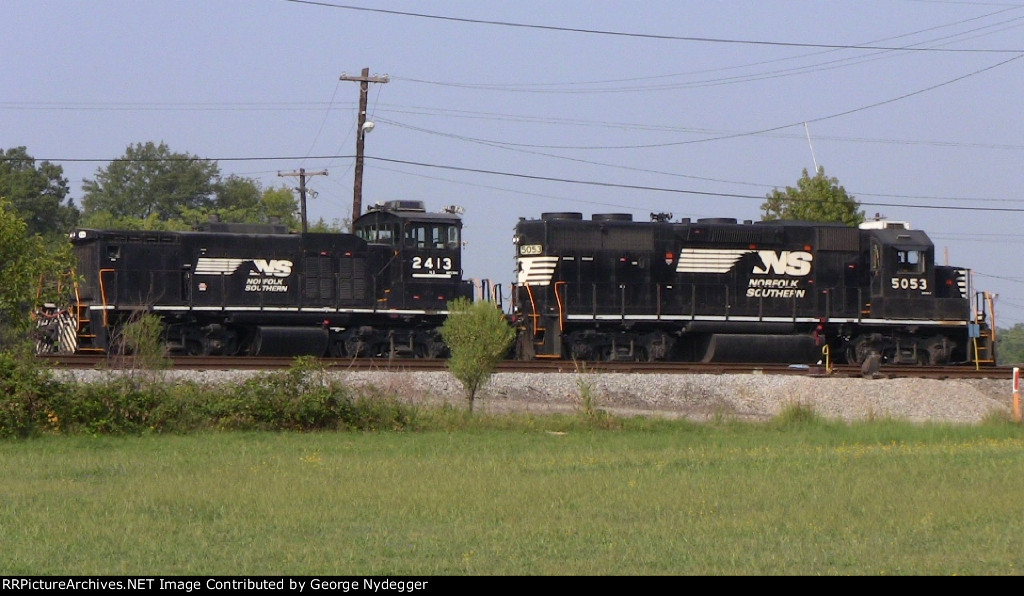 NS#2413 (MP15DC) & NS#5053 (GP38-2) working at the Hayne Yard